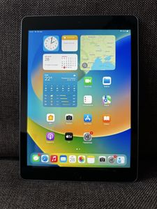 iPad (5th generation) за 2 400 грн