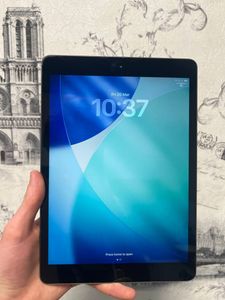 iPad (8th generation) 32 ГБ б/у за 3 600 грн — вигода 1 750 грн