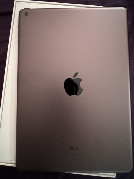 Знахідка Trofey: iPad (9th generation) 64 ГБ б/у за 5 500 грн — на 2 150 грн (−28%) нижче ринку. Київ, 27.09 17:09.