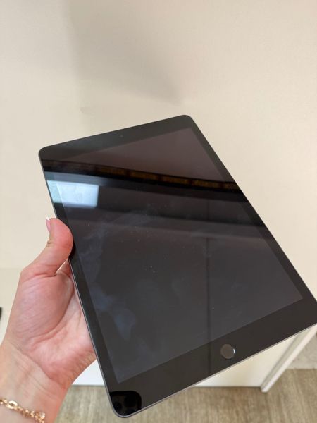 Знахідка Trofey: iPad (9th generation) 64 ГБ б/у за 6 000 грн — на 1 670 грн (−22%) нижче ринку. Львів, 29.09 23:02.