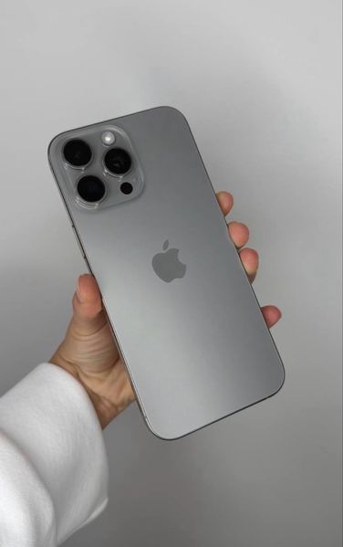 Знахідка Trofey: iPhone 15 Pro Max 256 ГБ б/у за 25 000 грн — на 5 999 грн (−19%) нижче ринку. Київ, 26.09 07:47.