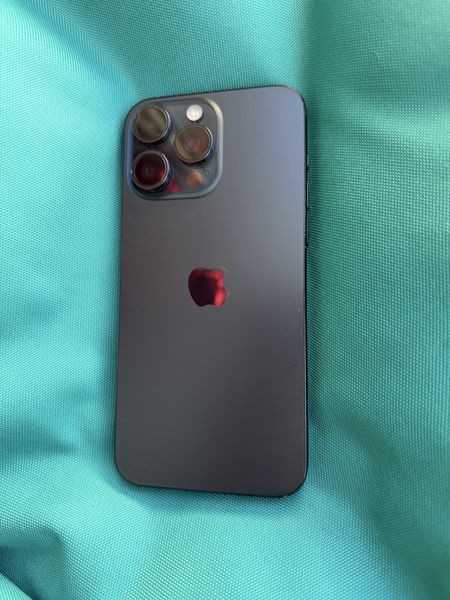 Знахідка Trofey: iPhone 15 Pro Max 256 ГБ б/у за 25 500 грн — на 5 500 грн (−18%) нижче ринку. Крюківщина, 27.09 12:09.