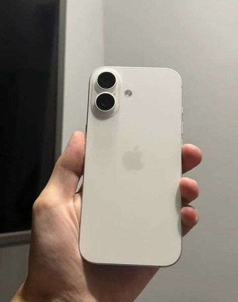 Знахідка Trofey: iPhone 17 256 ГБ б/у за 29 500 грн — на 8 000 грн (−21%) нижче ринку. Десна, 27.09 11:48.