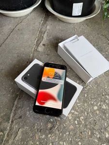 iPhone 7 за 1 300 грн