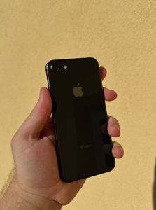 iPhone 8 за 2 000 грн
