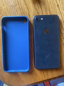 iPhone 8 за 2 499 грн