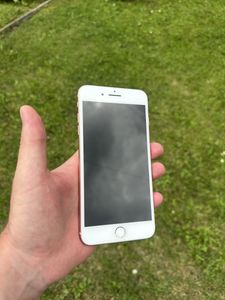 iPhone 8 Plus за 2 700 грн