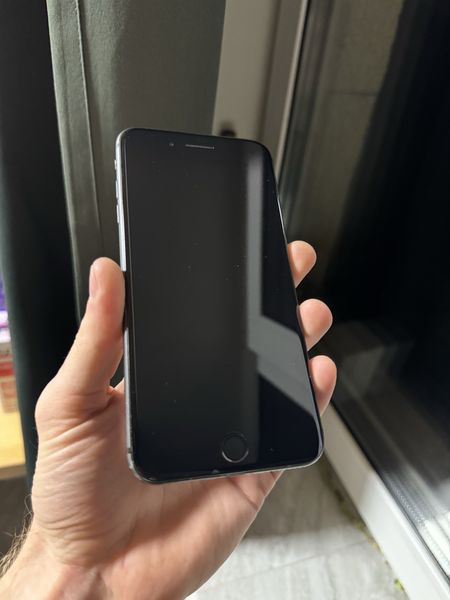 Знахідка Trofey: iPhone 8 Plus 64 ГБ б/у за 2 570 грн — на 1 280 грн (−33%) нижче ринку. Вінниця, 26.09 01:36.
