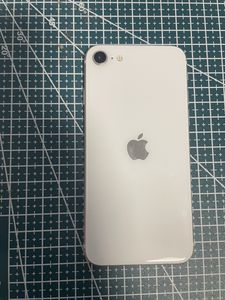 iPhone SE 2020 за 3 000 грн
