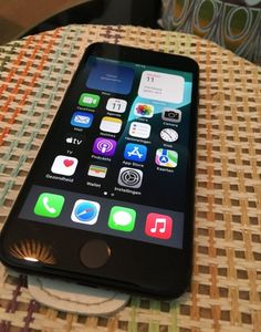 iPhone SE 2020 за 2 800 грн