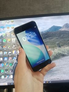 iPhone SE 2020 за 3 000 грн
