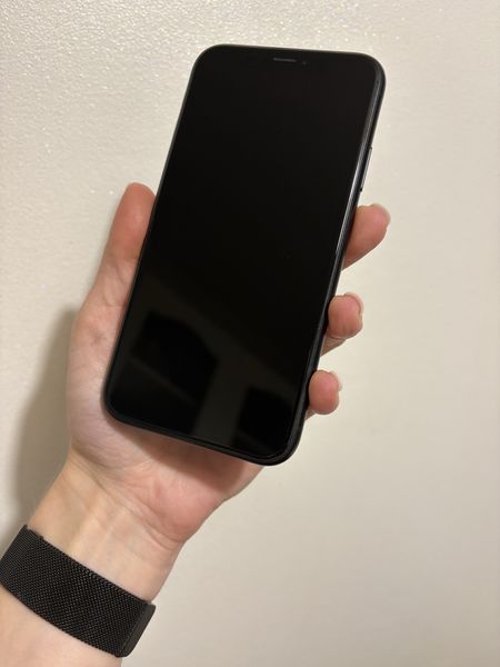 Знахідка Trofey: iPhone XR 64 ГБ б/у за 3 000 грн — на 1 999 грн (−37%) нижче ринку. Луцьк, 27.09 21:12.