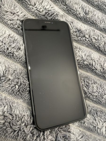Знахідка Trofey: iPhone XR 64 ГБ б/у за 3 000 грн — на 1 998 грн (−40%) нижче ринку. Рівне, 28.09 13:47.