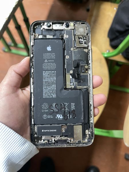 Знахідка Trofey: iPhone XS 64 ГБ б/у за 2 500 грн — на 2 000 грн (−44%) нижче ринку. Половлі, 23.09 15:17.